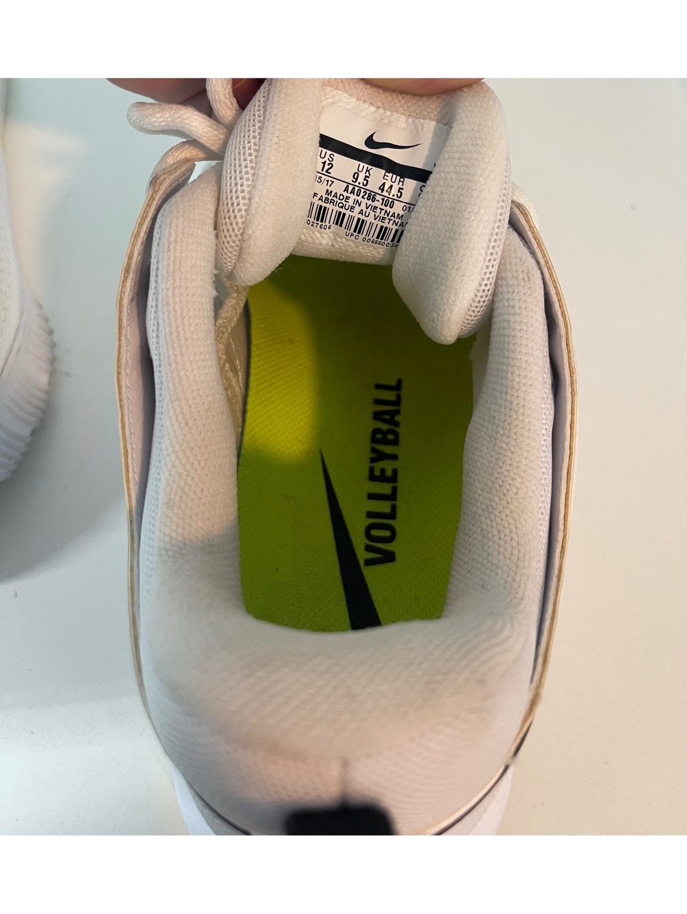 Women’s Nike volleyball shoes - Picture 3 of 3